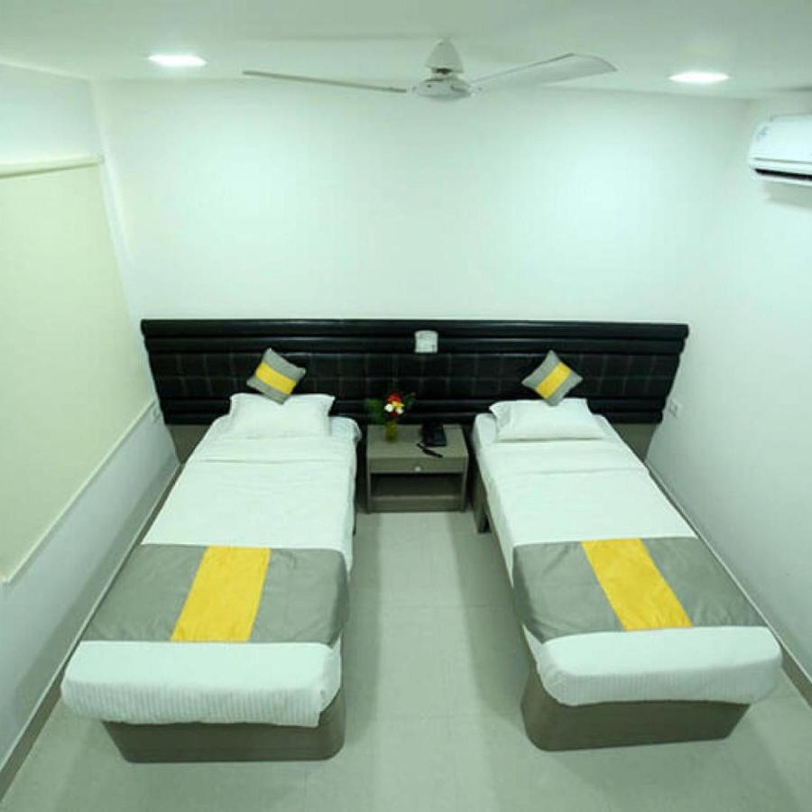 La Riviera Suites Madhapur Hajdarabad Zewnętrze zdjęcie