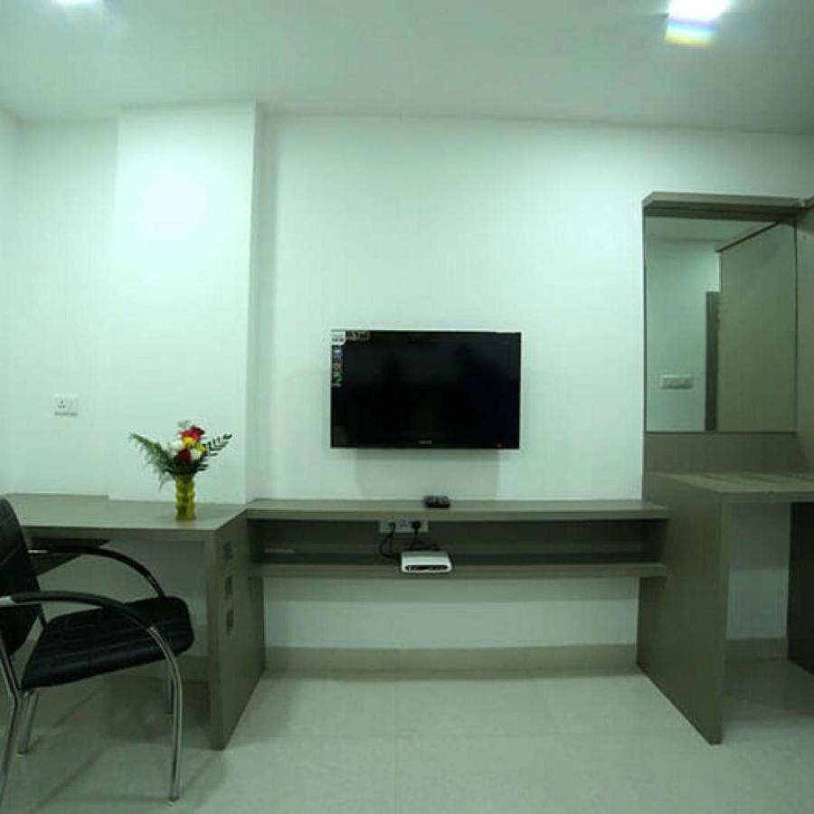 La Riviera Suites Madhapur Hajdarabad Zewnętrze zdjęcie