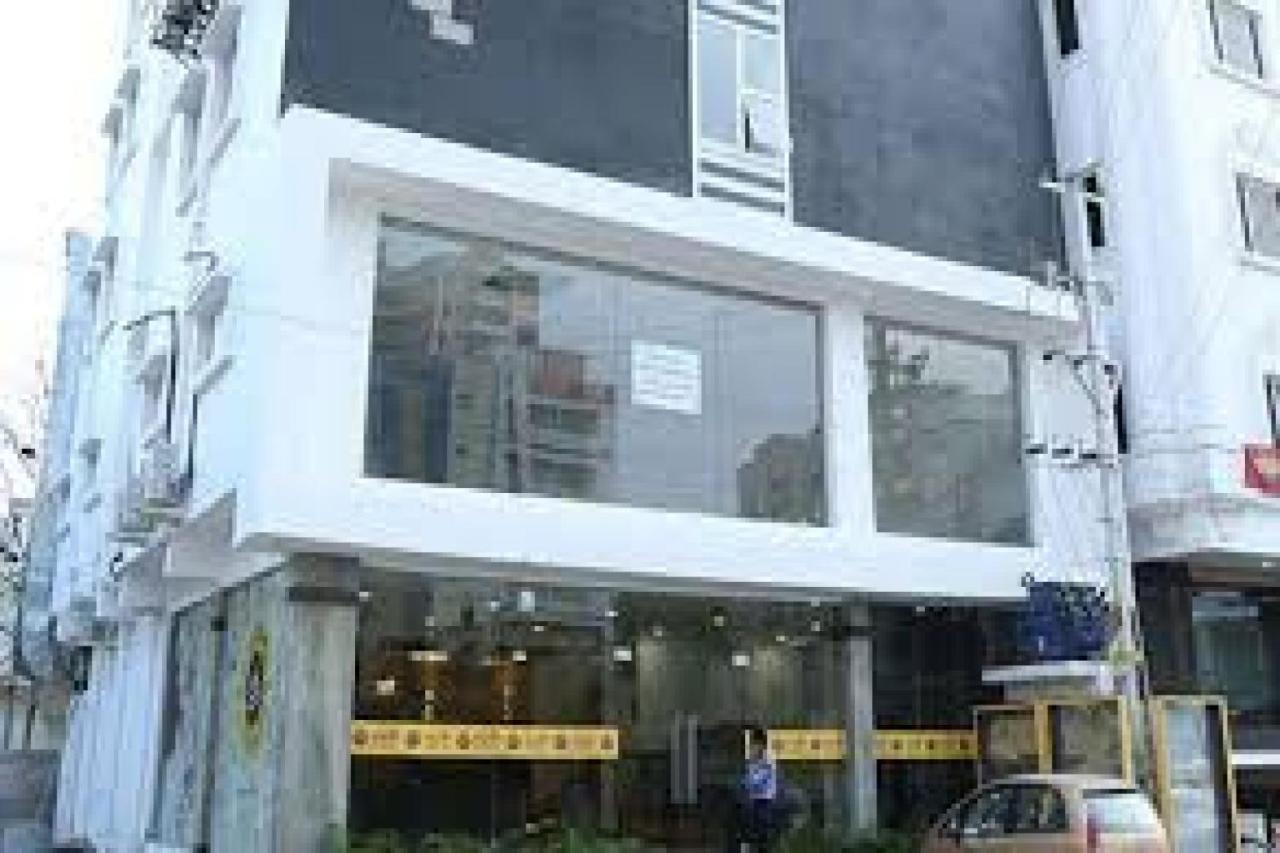 La Riviera Suites Madhapur Hajdarabad Zewnętrze zdjęcie